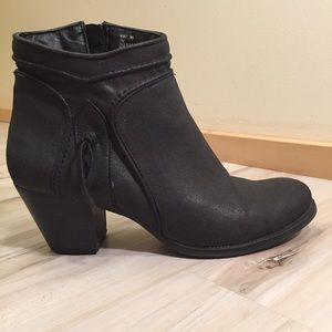 Cathy Jean | Black Booties